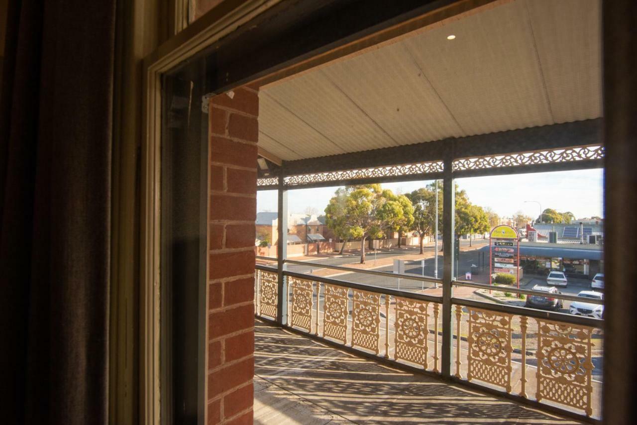 The Mile End Hotel Adelaide Exterior foto